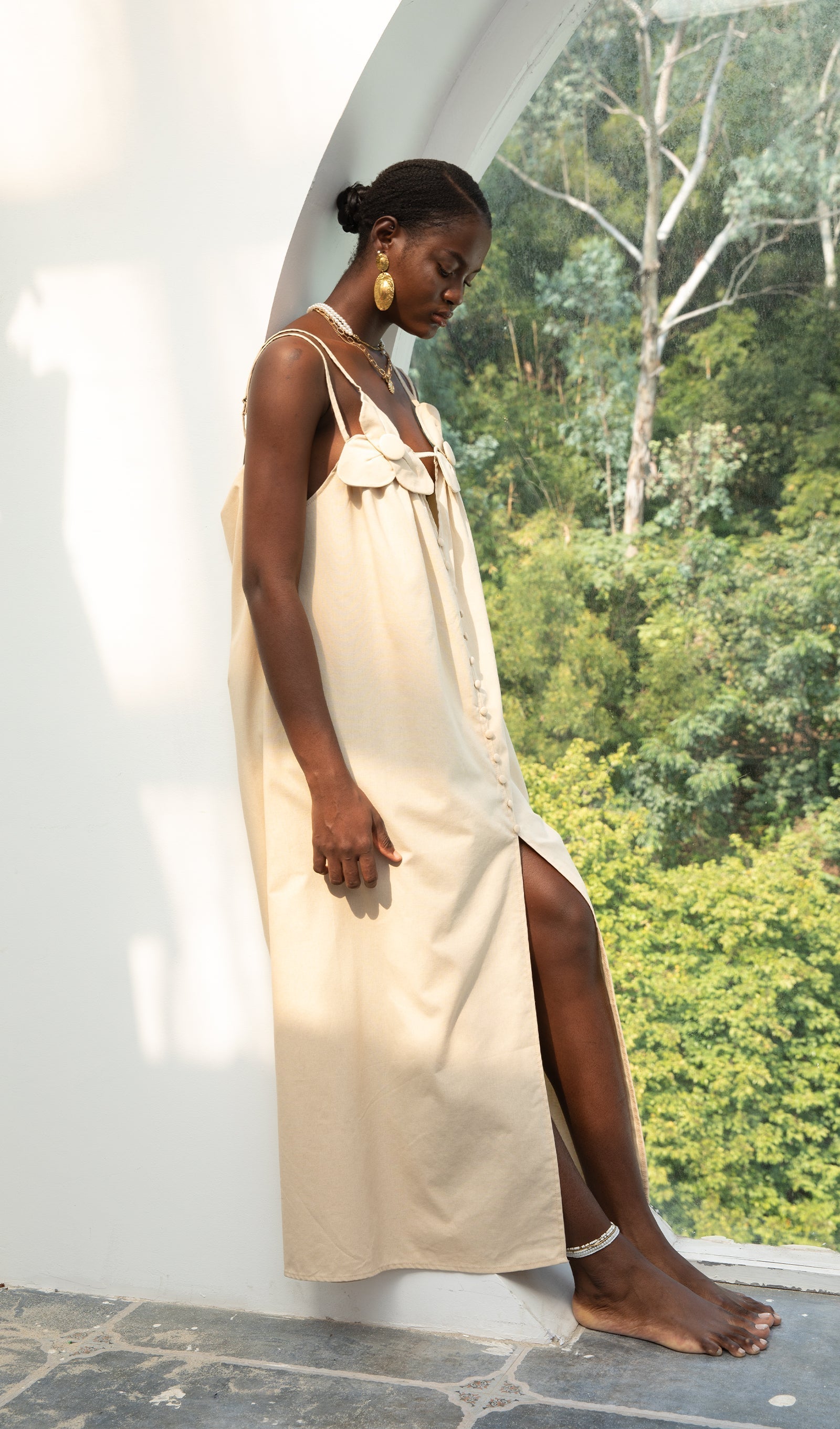 Moda V Yakalı Çiçekli Yüksek Yırtmaçlı Uzun Elbise