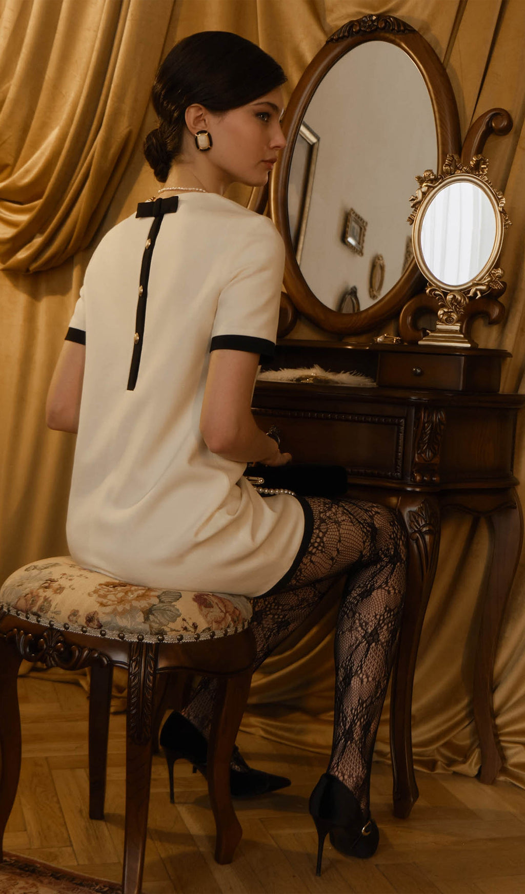 Demure A Silhouette Mini Elbise