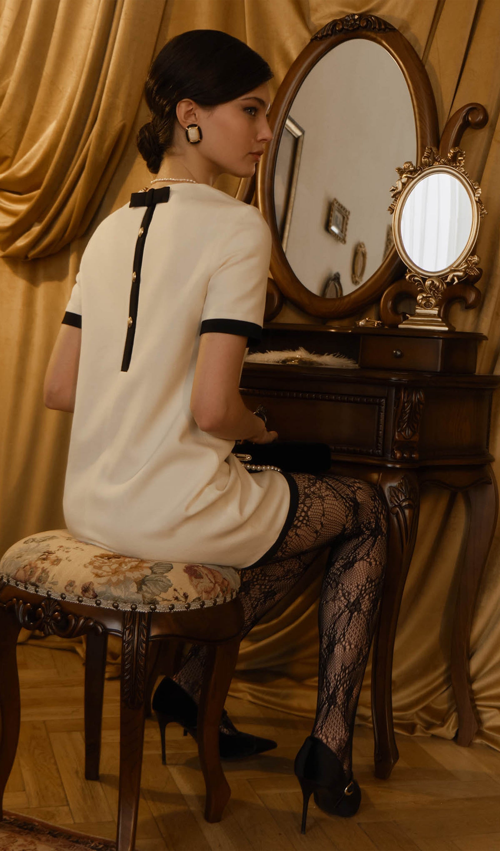 Demure A Silhouette Mini Elbise