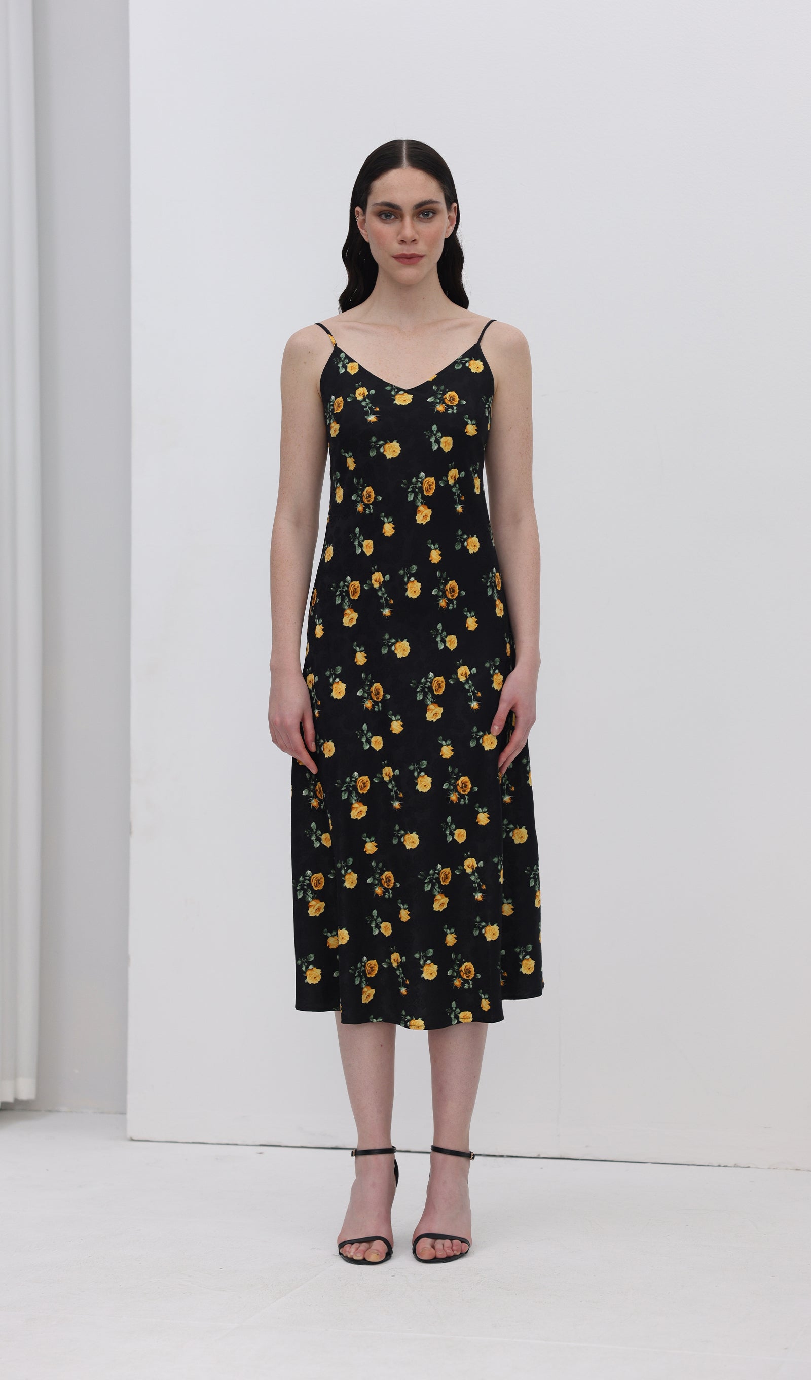 Çiçekli Slip Midi Elbise