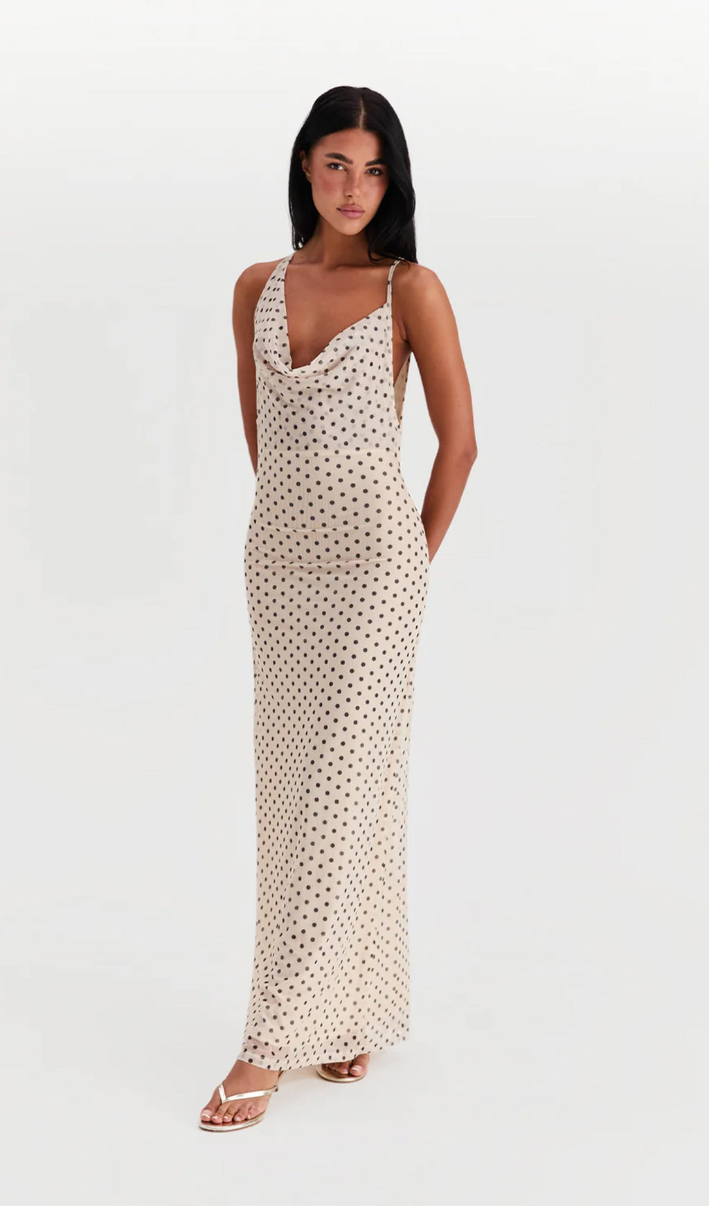 Asimetrik Kapüşonlu Puantiyeli Uzun Elbise