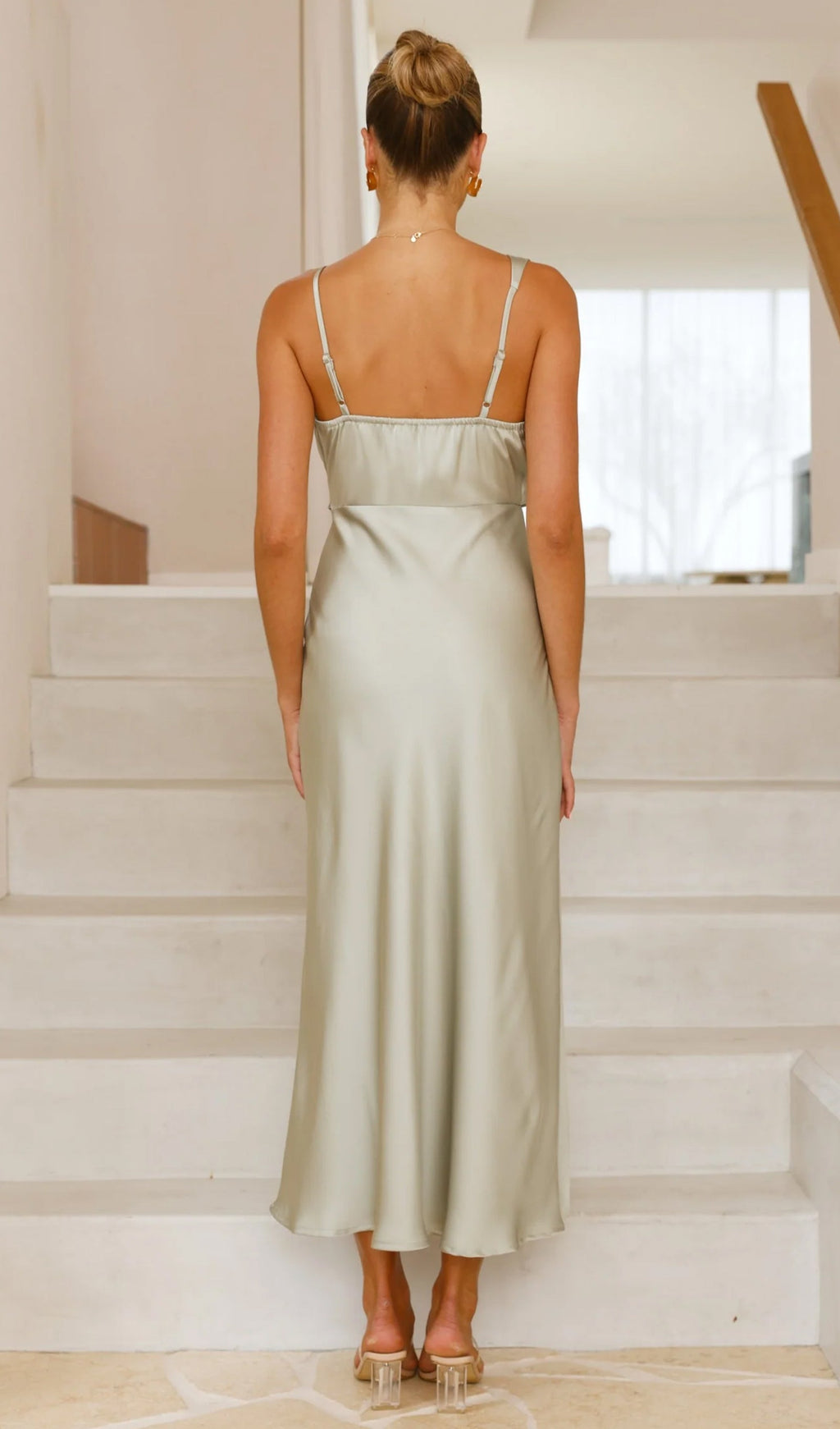 Açık Yeşil Asimetrik Kolsuz Saten Uzun Elbise