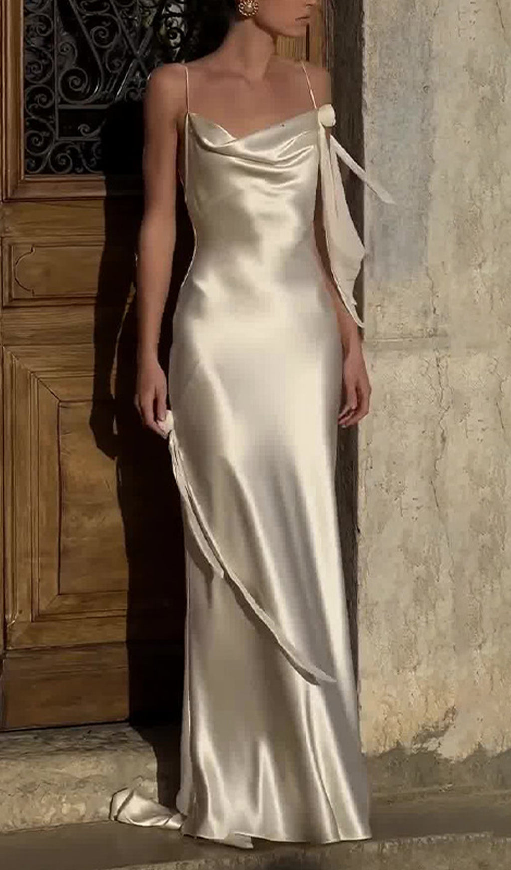 Kolsuz Saten Drapeli Uzun Elbise