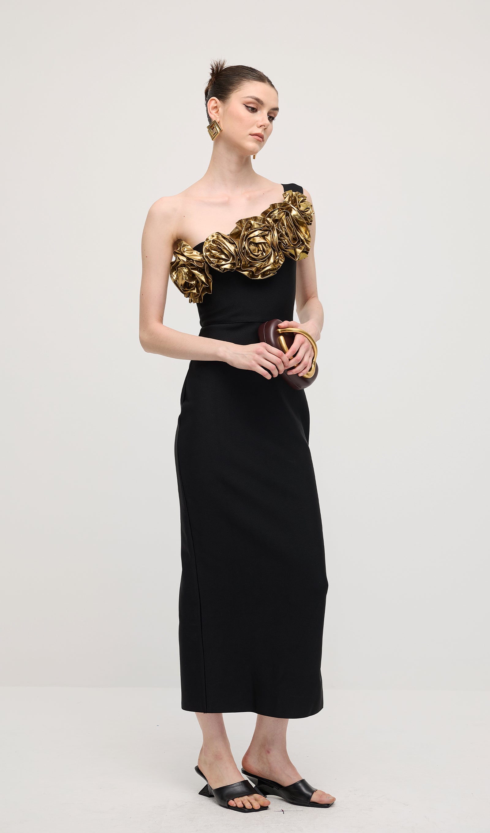 Tek Omuzlu Gül Vücuda Oturan Uzun Elbise