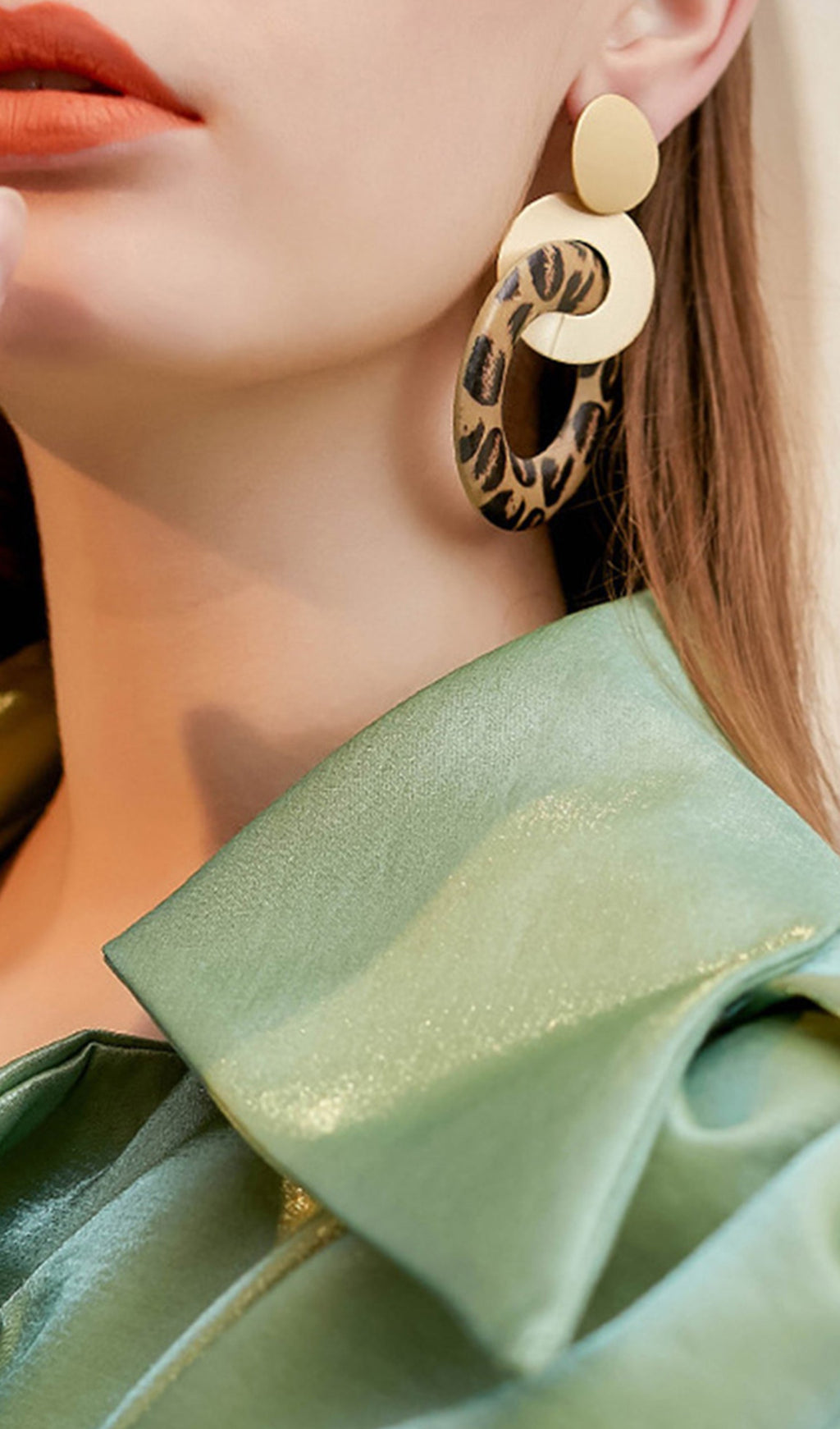 Leopar Sarkan Damla Halka Küpeler