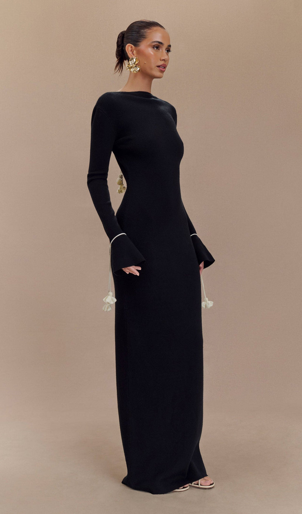 Çiçekli Bağcıklı Örme Uzun Elbise