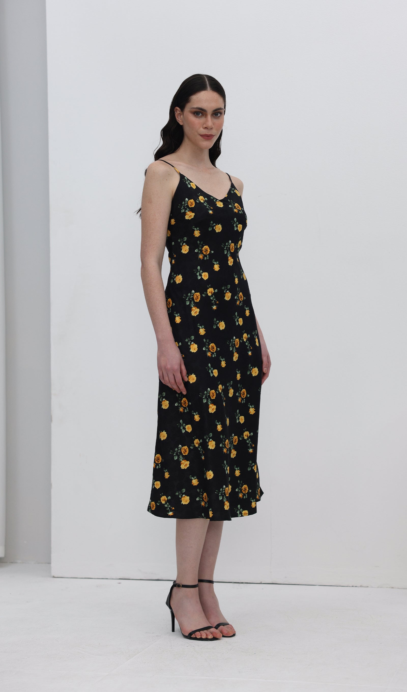 Çiçekli Slip Midi Elbise