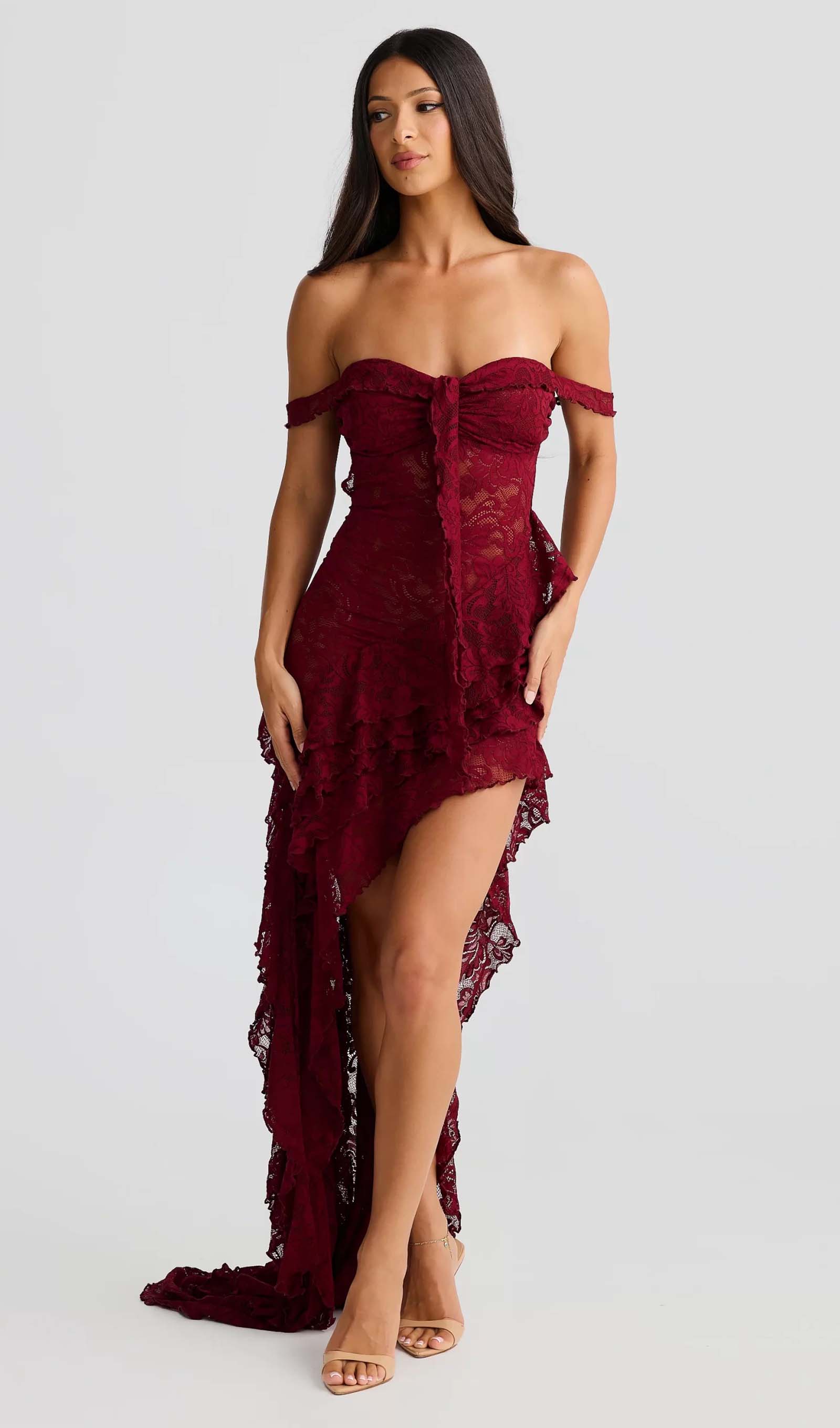 Asimetri Etek Ucu Dantelli Fırfırlı Elbise