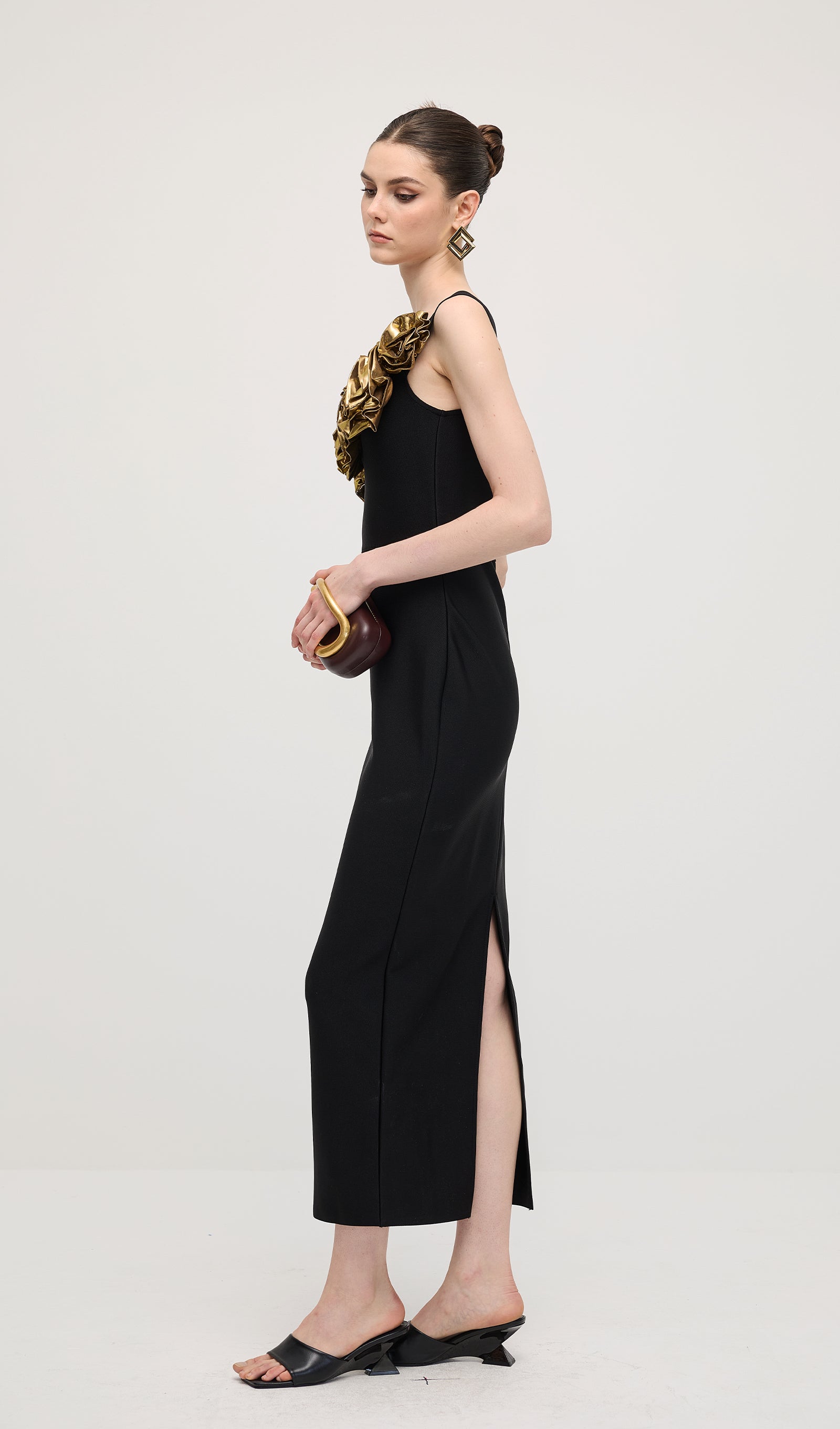 Tek Omuzlu Gül Vücuda Oturan Uzun Elbise