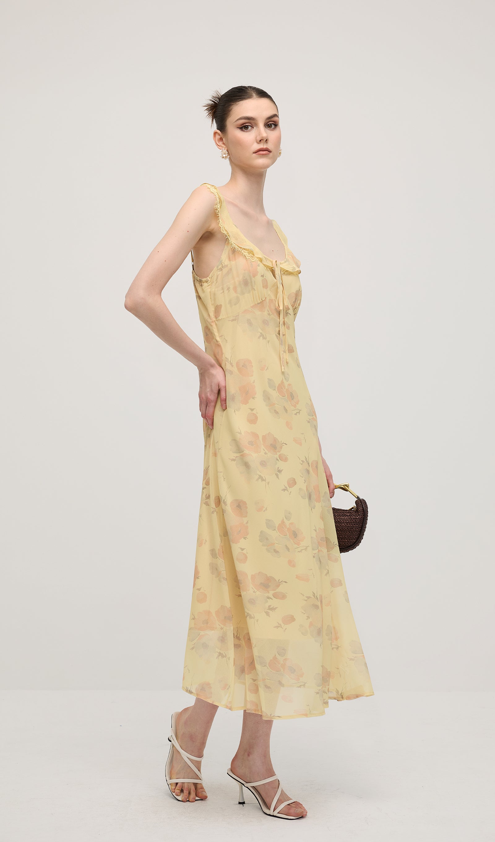 Çiçek Desenli V Yaka Yırtmaçlı Midi Elbise