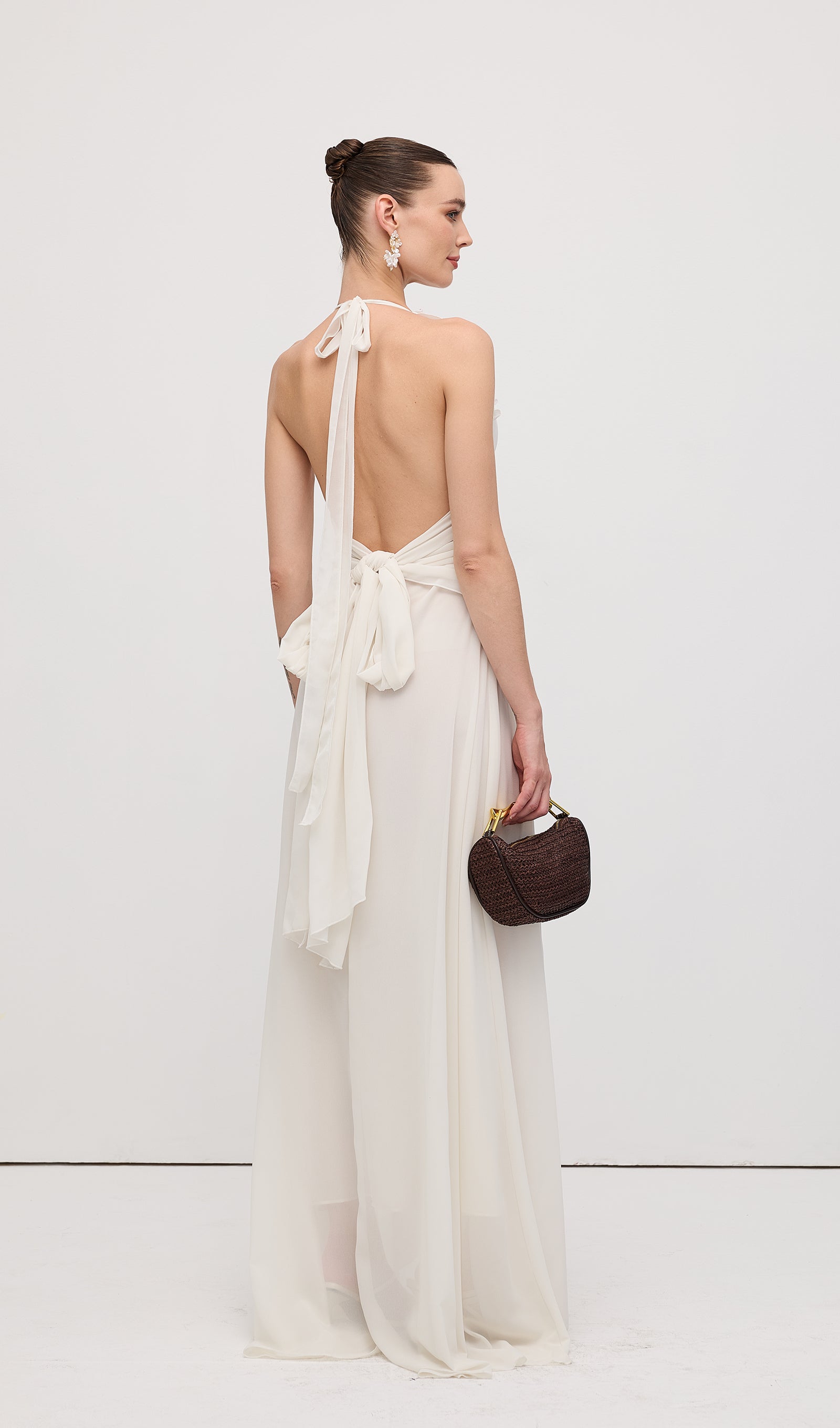 Halter Ruffles Gül Süslemeli Uzun Elbise Beyaz