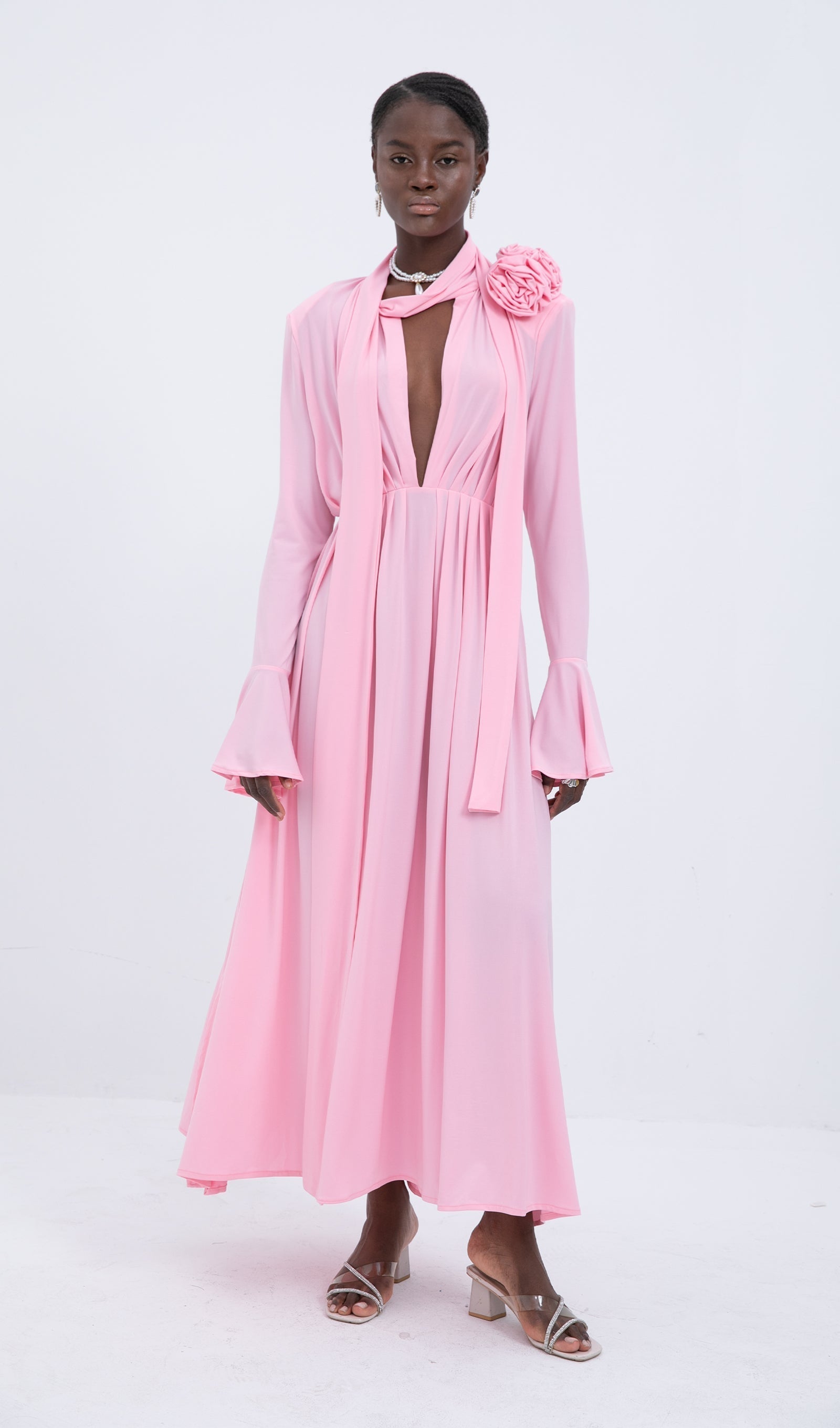 Trend V Yaka Pileli Yırtmaçlı Uzun Elbise - Pembe