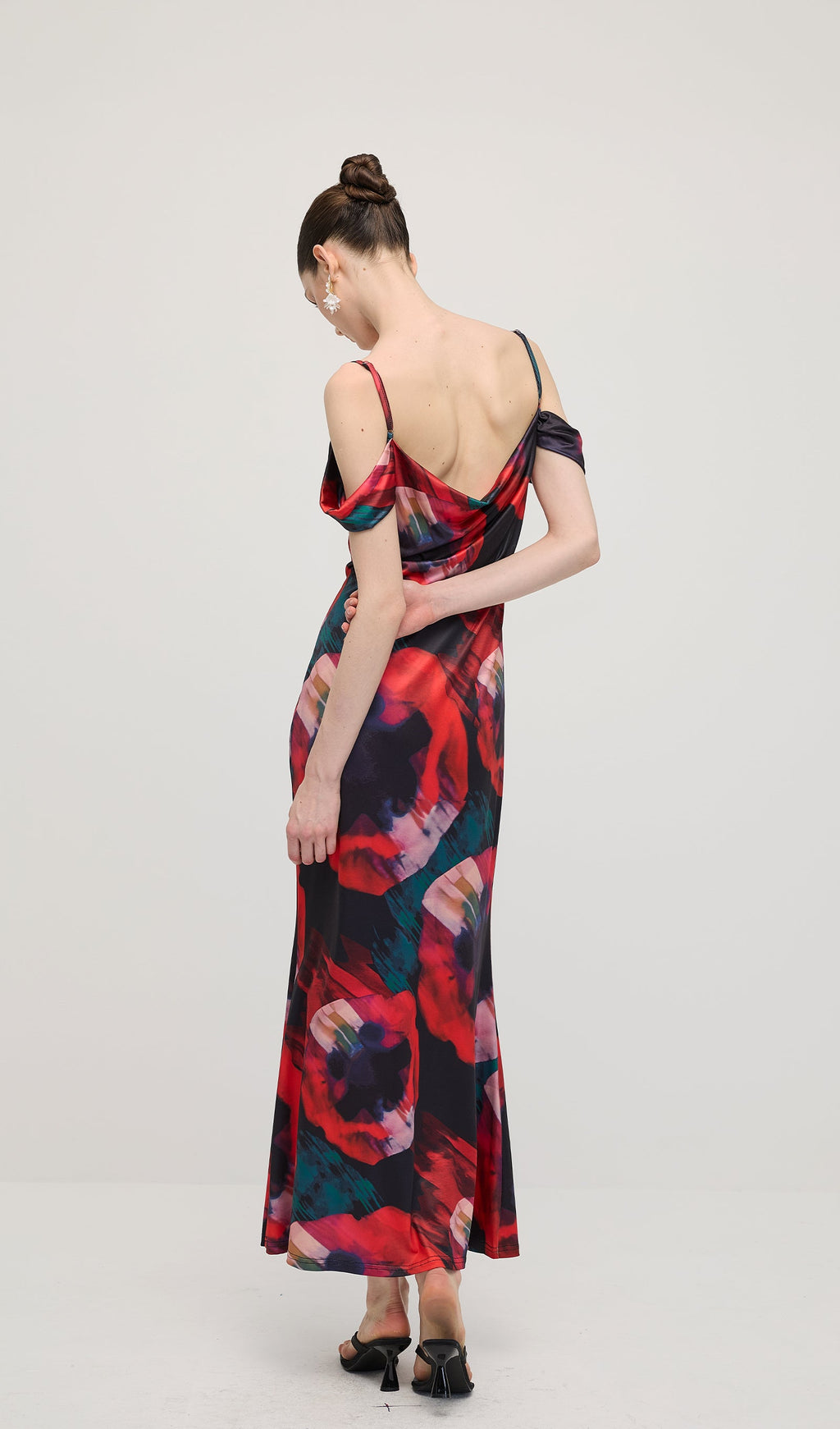 Soyut Çiçek Desenli Slip Uzun Elbise