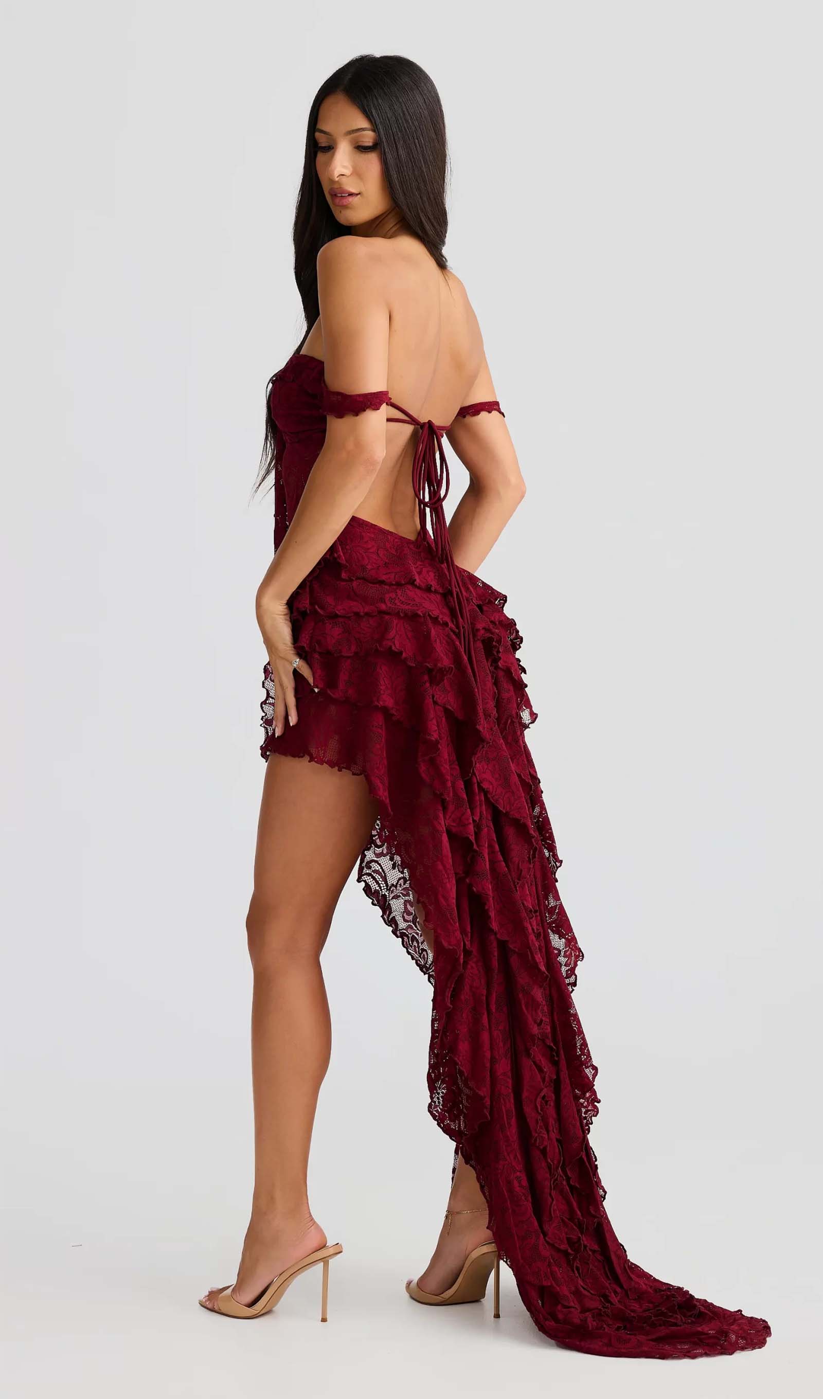 Asimetri Etek Ucu Dantelli Fırfırlı Elbise