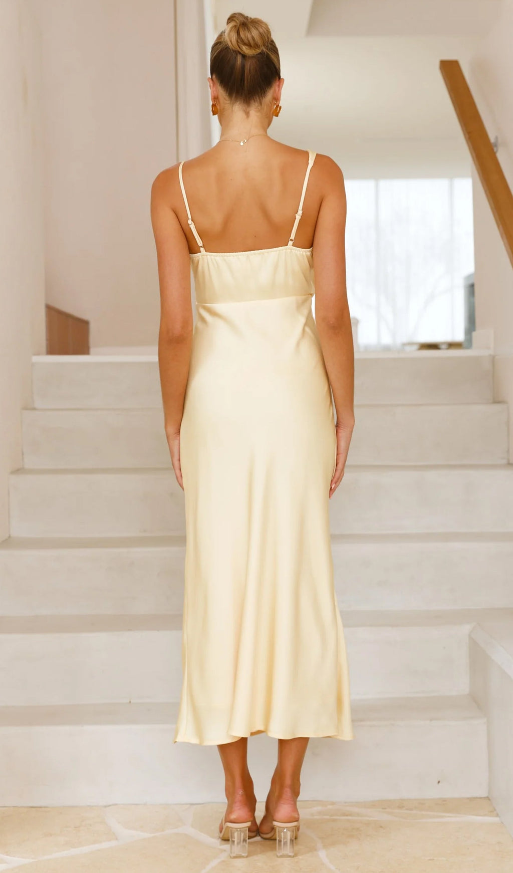 Açık Sarı Asimetrik Kolsuz Saten Uzun Elbise