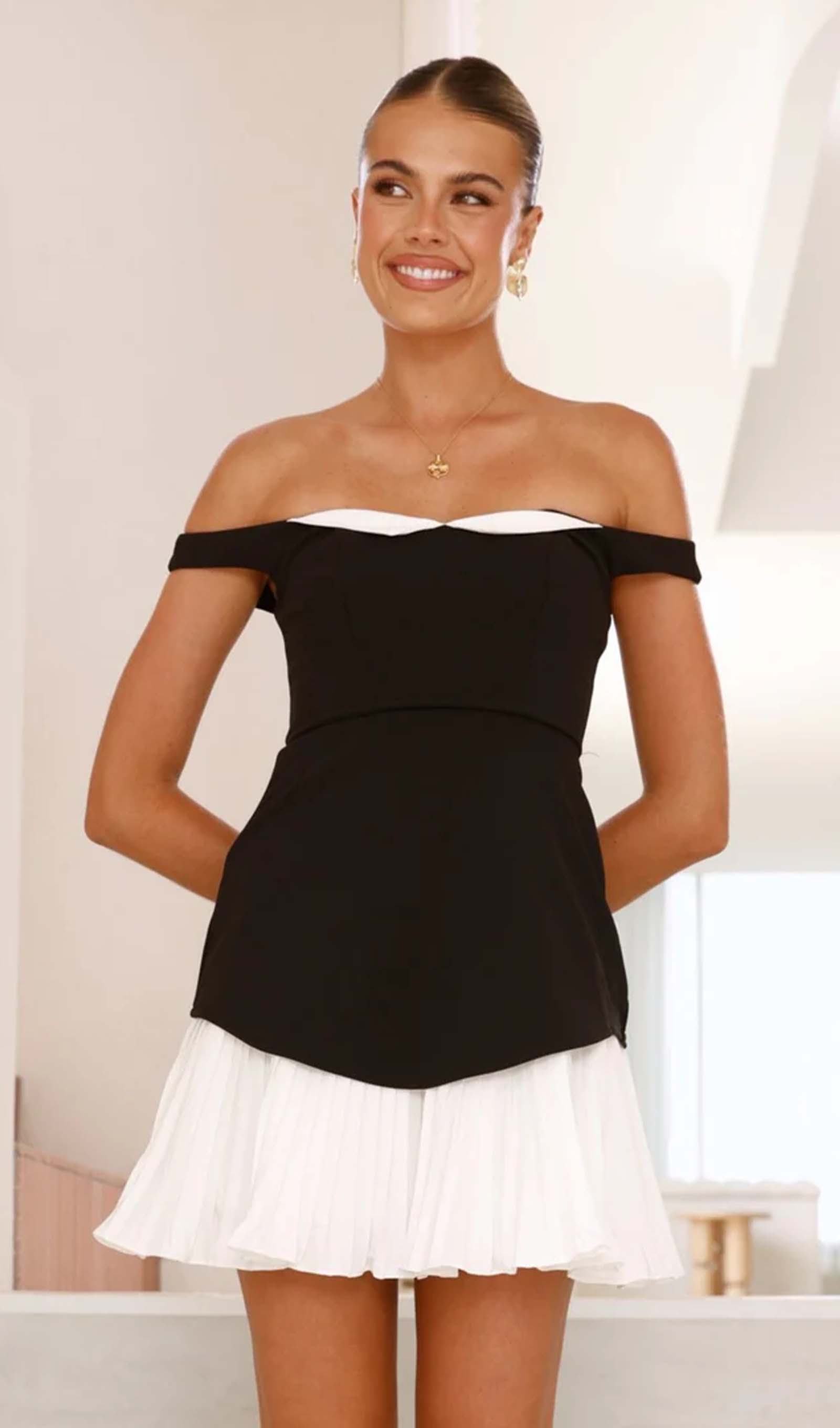 Omuz Açık Mini Elbise