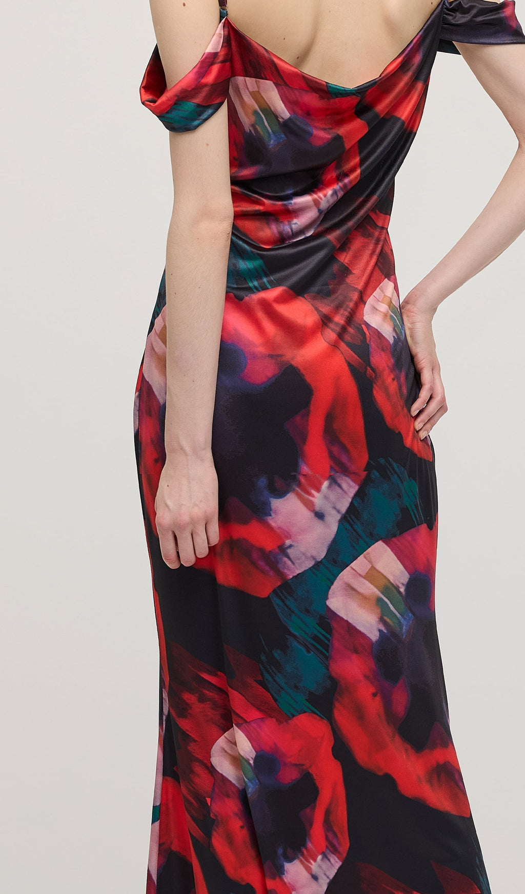 Soyut Çiçek Desenli Slip Uzun Elbise