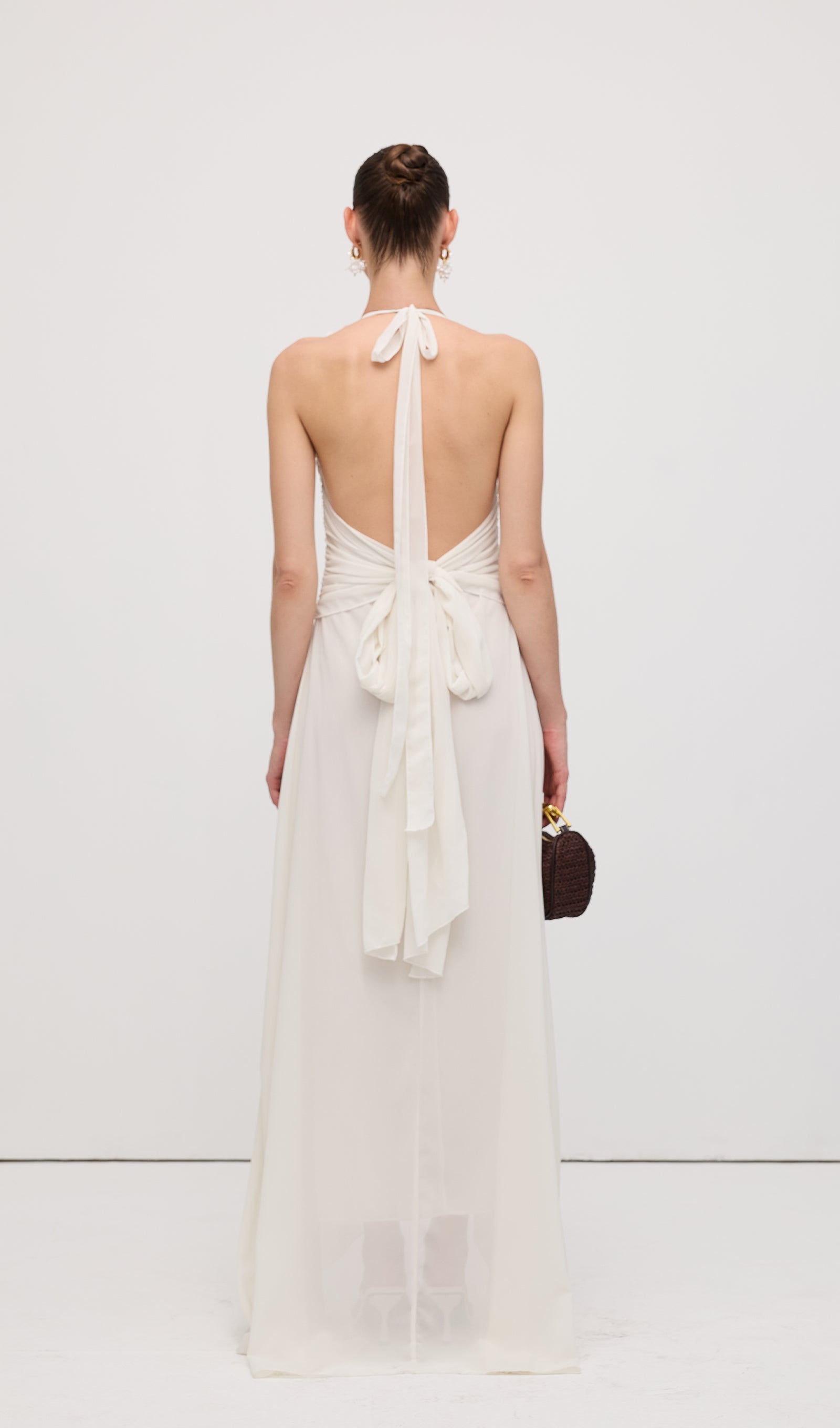 Halter Ruffles Gül Süslemeli Uzun Elbise Beyaz