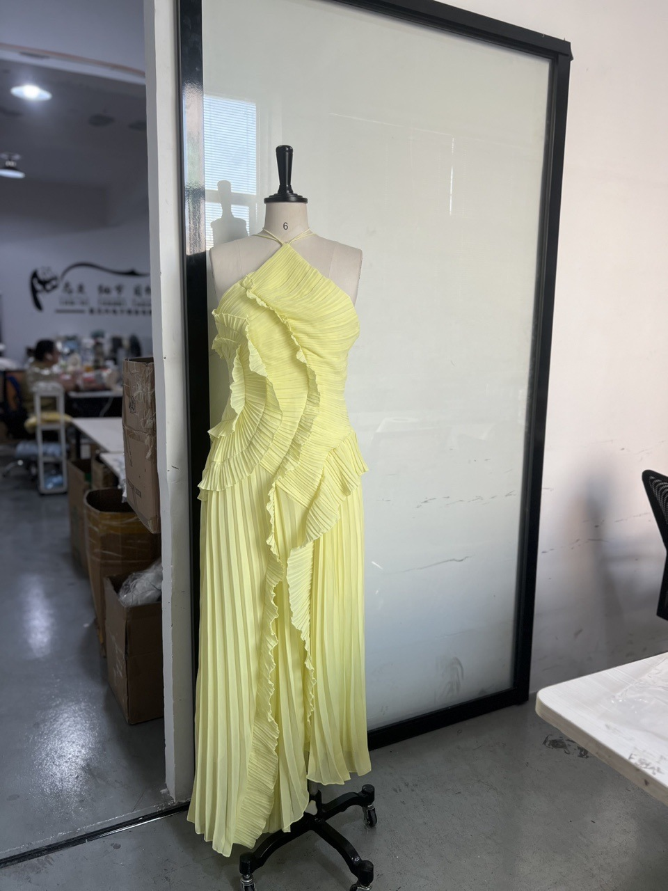 Fırfır Detaylı Halter Midi Elbise