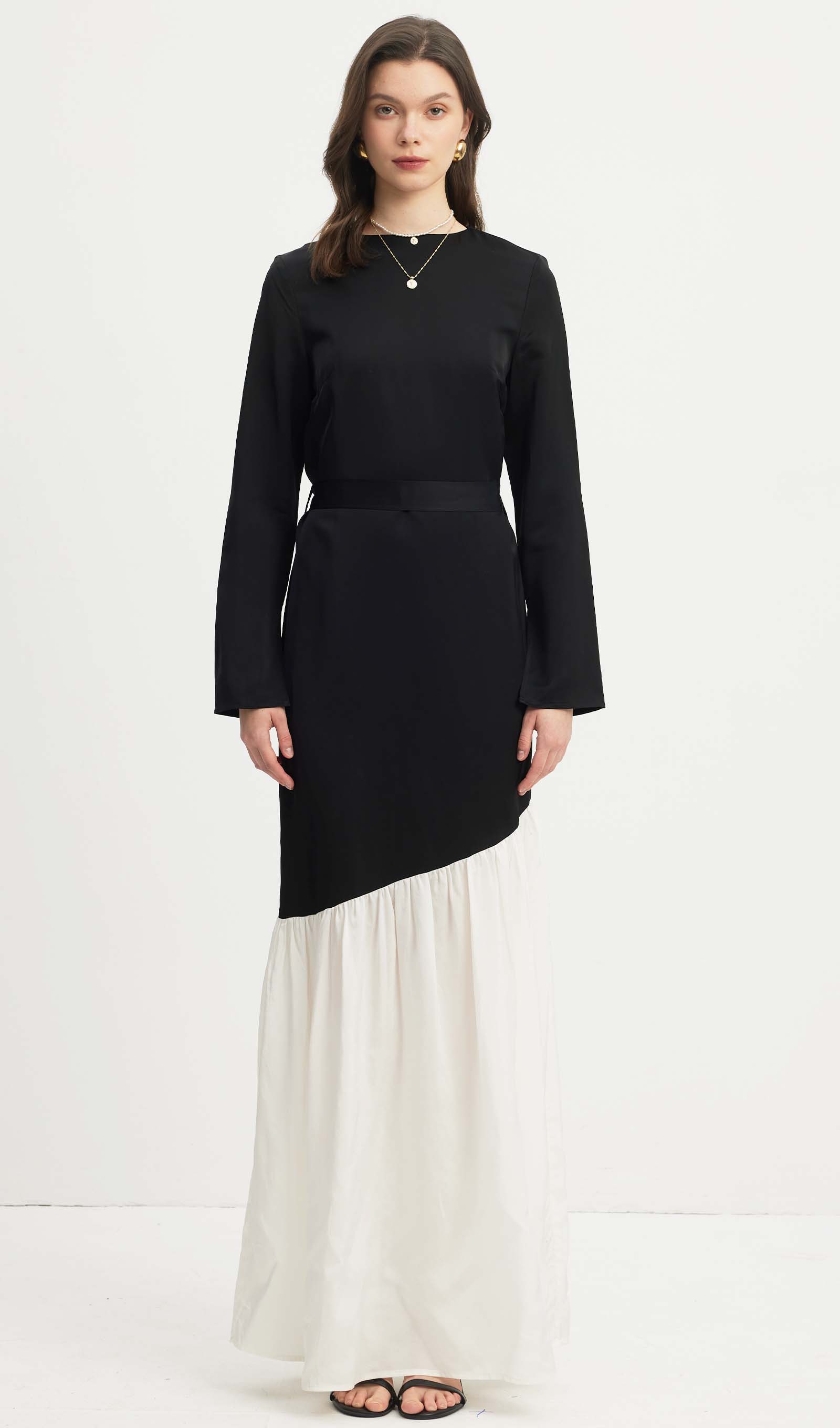 Asimetrik Siyah/Beyaz Renk Bloklu Uzun Elbise