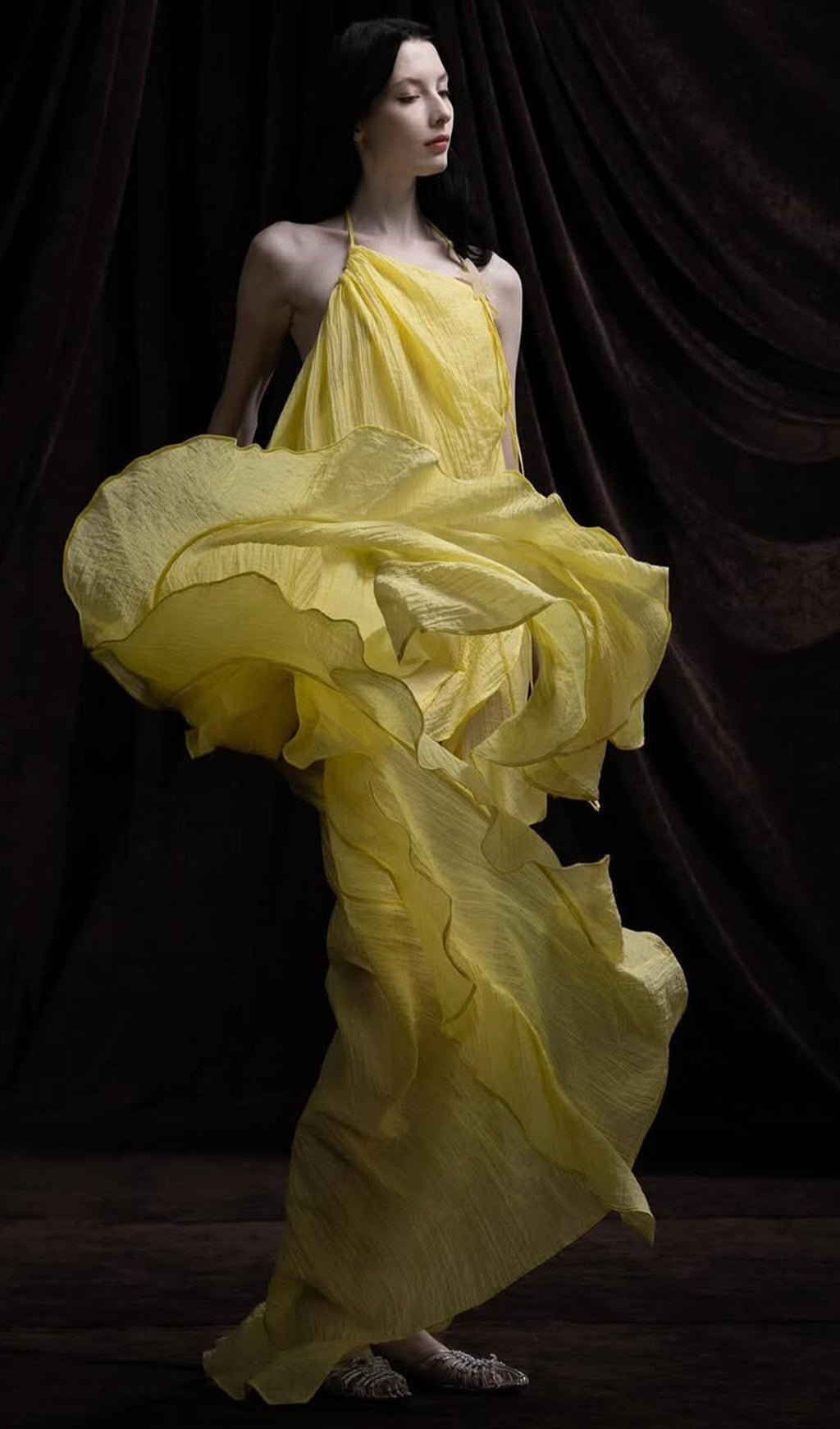 Asimetri Halter Fırfırlı Uzun Elbise