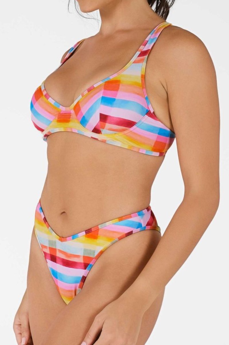 Giselle Cesur Bikini Altı / Günlük Gezinti