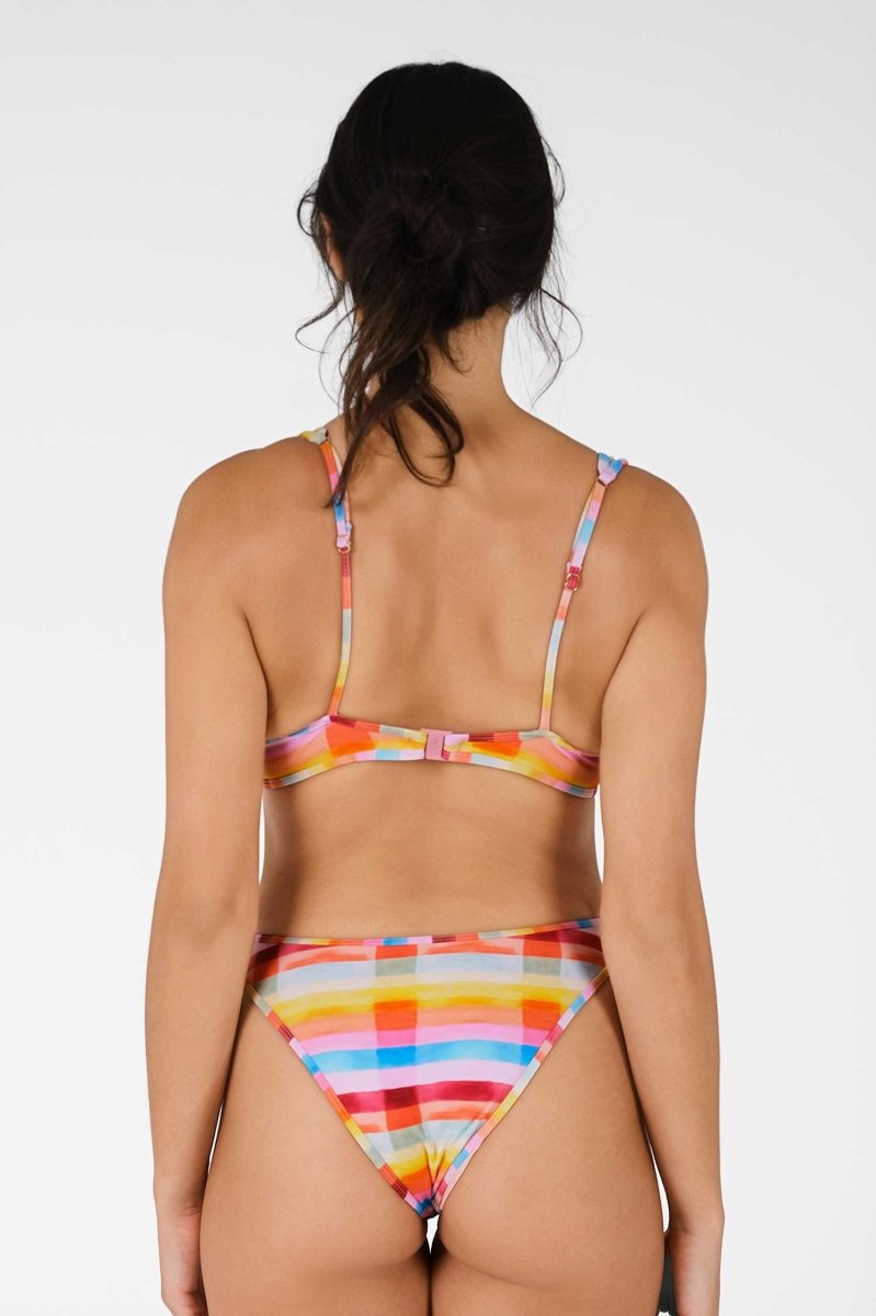 Giselle Cesur Bikini Altı / Günlük Gezinti