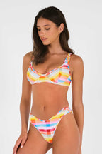 Giselle Cesur Bikini Altı / Günlük Gezinti