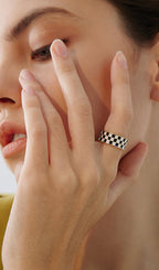 Siyah Beyaz Kareli Dama Tahtası Yüzükler