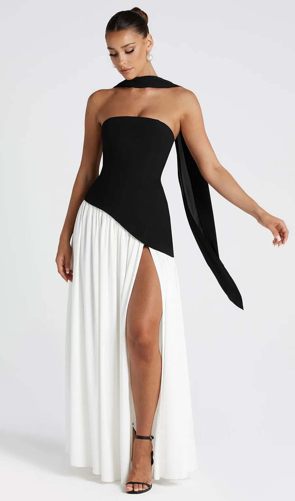 Yara İzi Bulunan Kontrast Renkli Yırtmaçlı Uzun Elbise