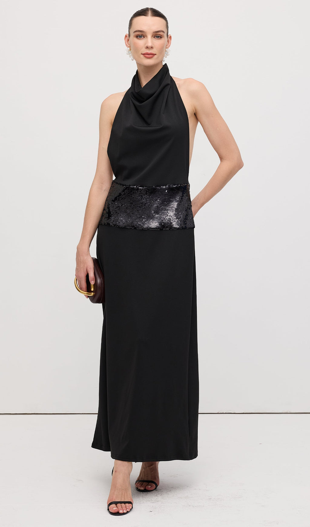 Drapeli Kapüşonlu Yaka Açık Sırtlı Uzun Elbise