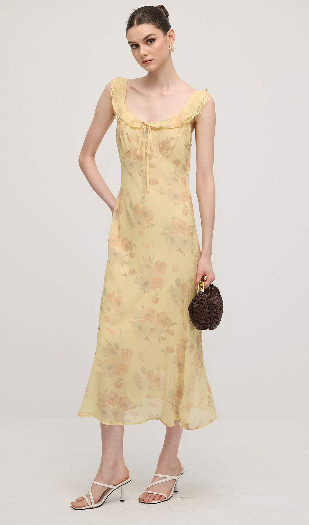 Çiçek Desenli V Yaka Yırtmaçlı Midi Elbise