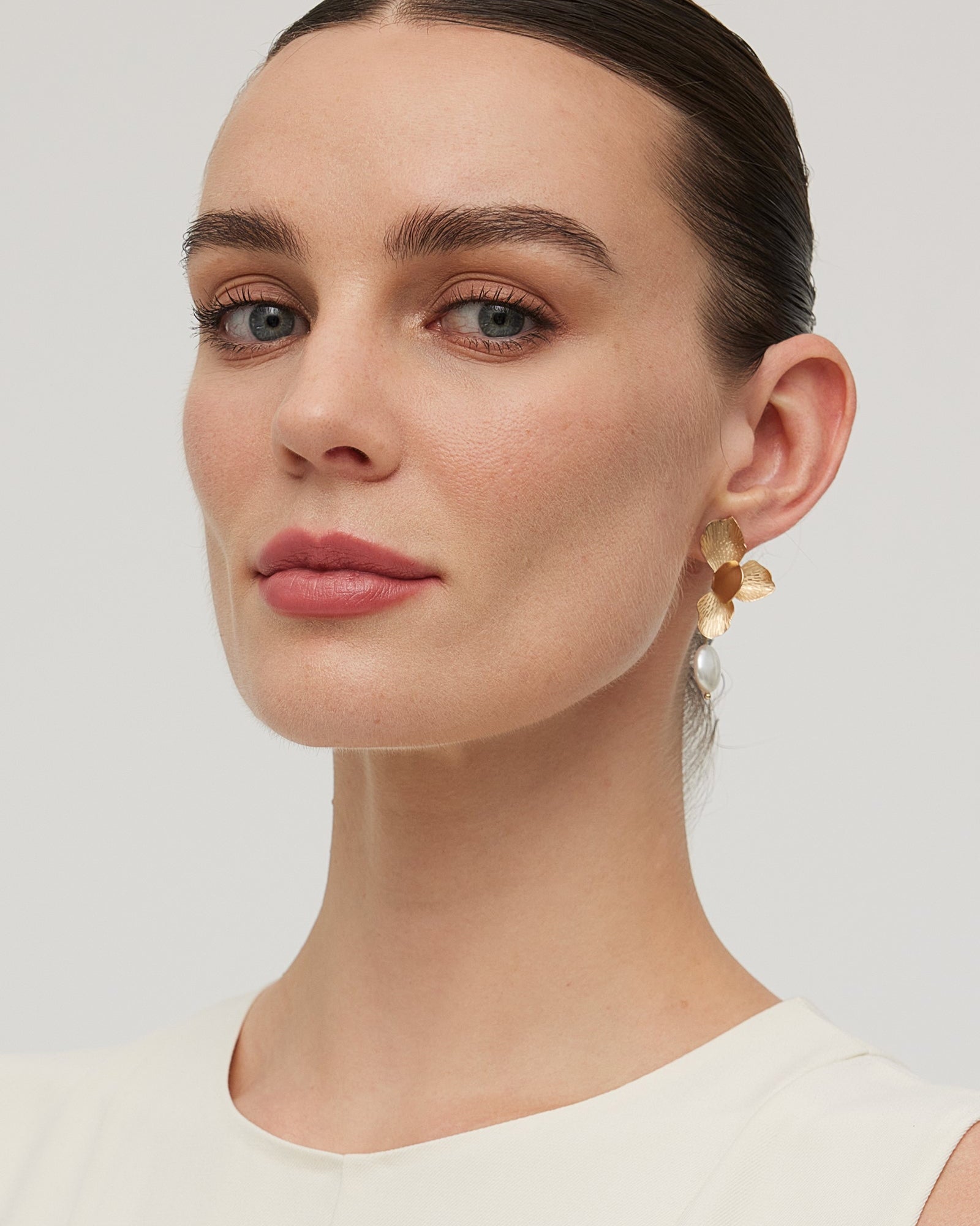 Altın Çiçek Küpeler