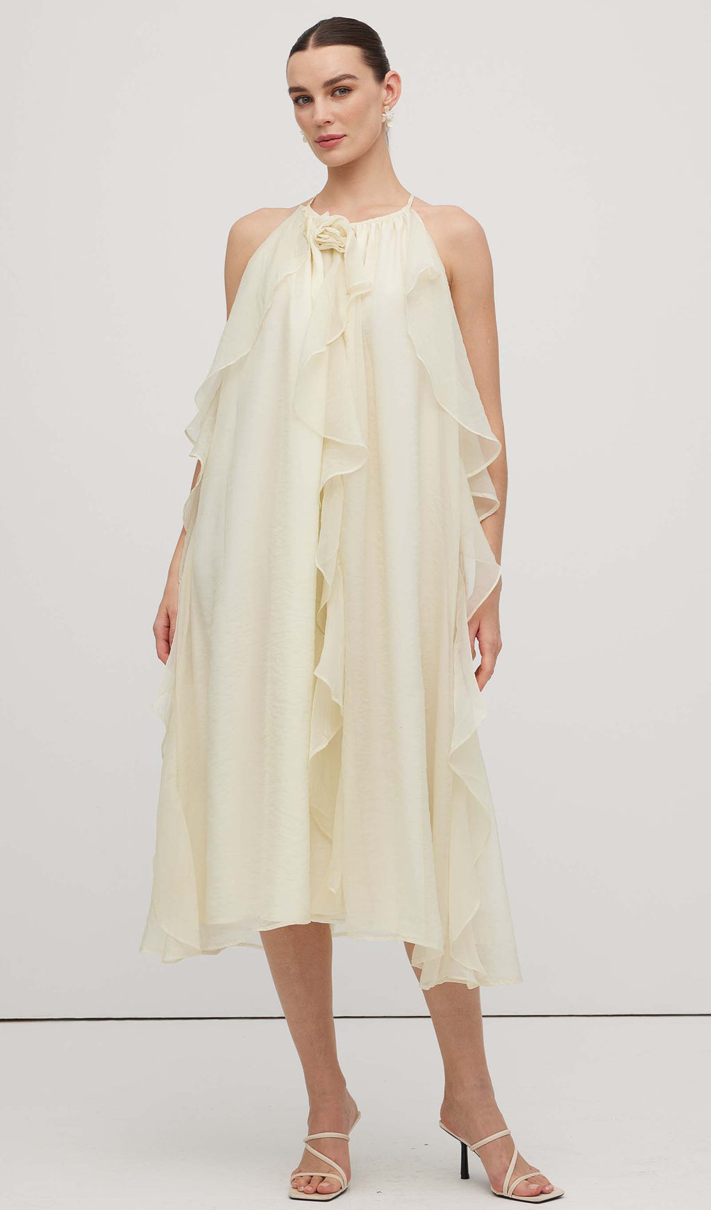 Halter Yaka Gül Detaylı Volanlı Midi Elbise