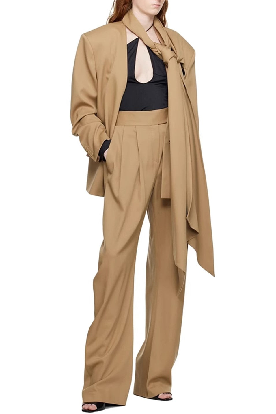 Lina Dekolteli Asimetrik Blazer – Kahverengi