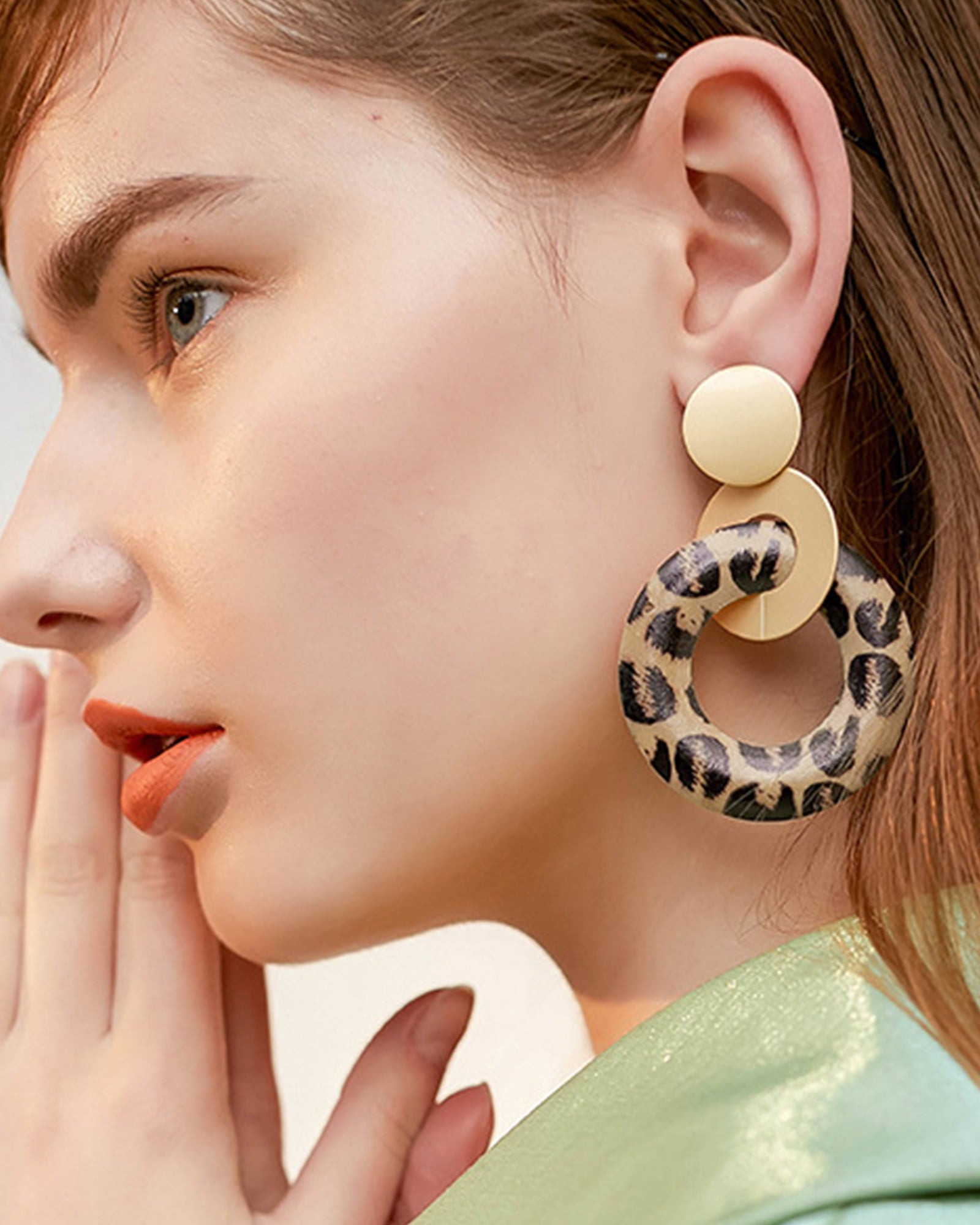 Leopar Sarkan Damla Halka Küpeler