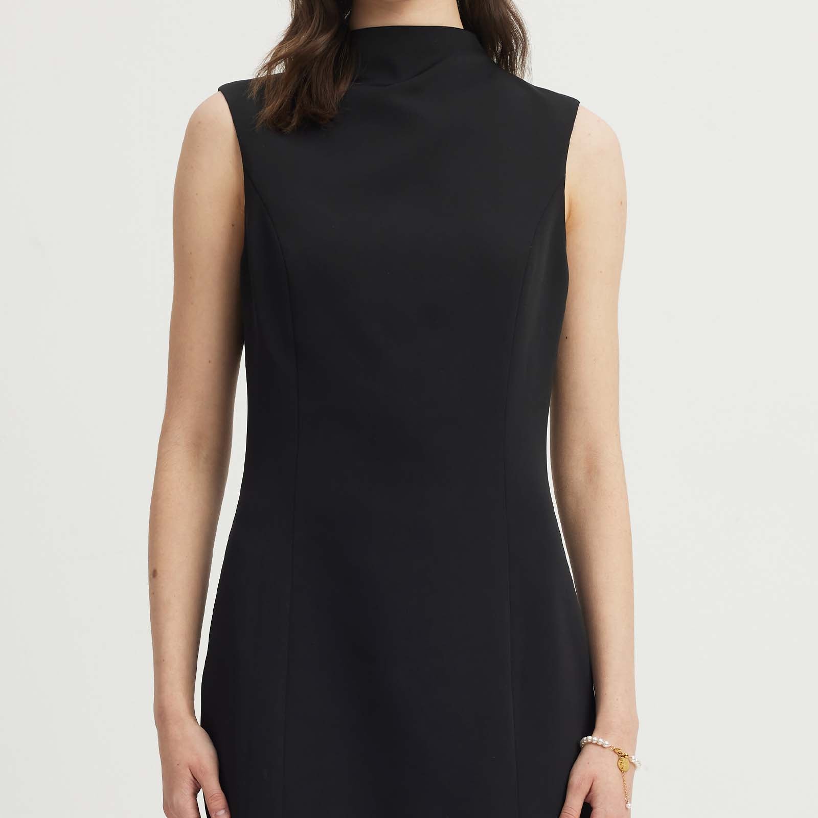 Siyah Hafif Kolsuz Mini Elbise