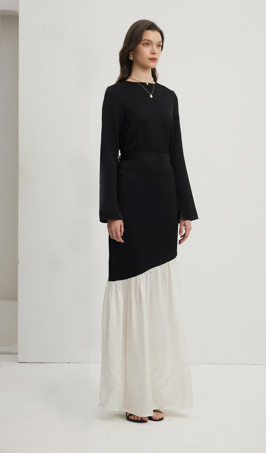 Asimetrik Siyah/Beyaz Renk Bloklu Uzun Elbise