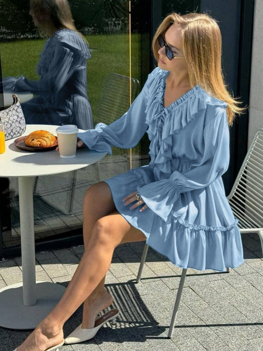 Volanlı V Yakalı Kloş Kollu Mini Elbise