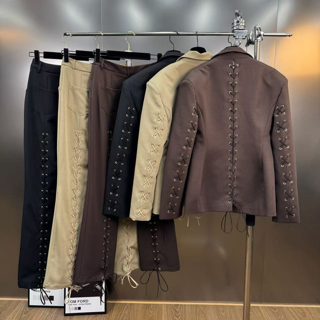 Dantel Bağlamalı Geniş Omuzlu Blazer ve Pantolon Takımı