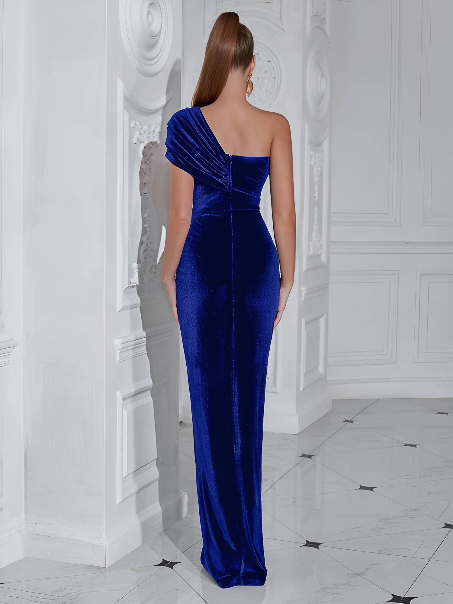 Düz Kadife Tek Omuz Yırtmaçlı Uzun Elbise