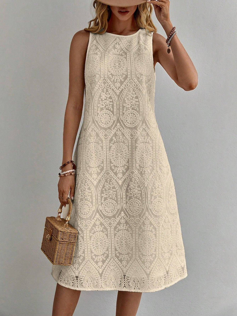 Kolsuz Dantel İşlemeli Midi Elbise