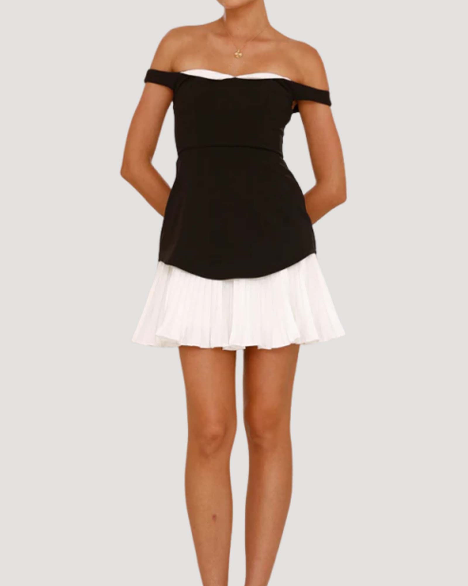 Omuz Açık Mini Elbise