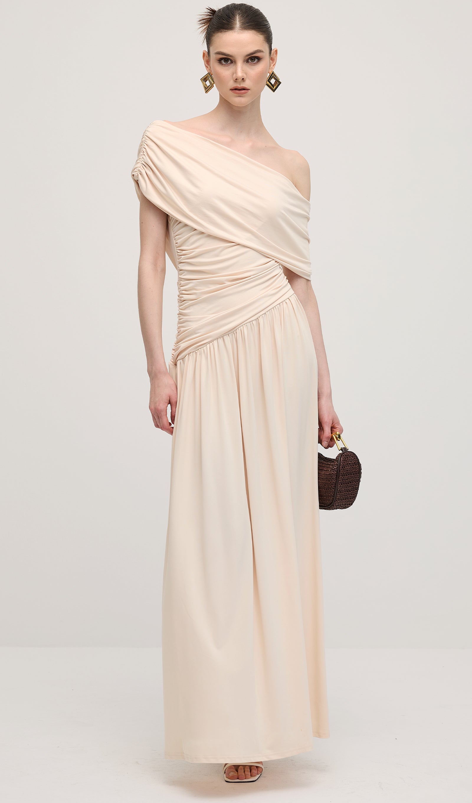 Dune'Da Omuzları Açık Pileli Uzun Elbise