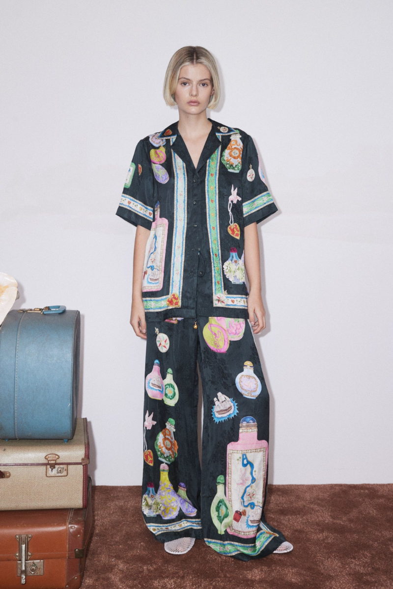 V Yakalı Desenli Pantolon Takımı