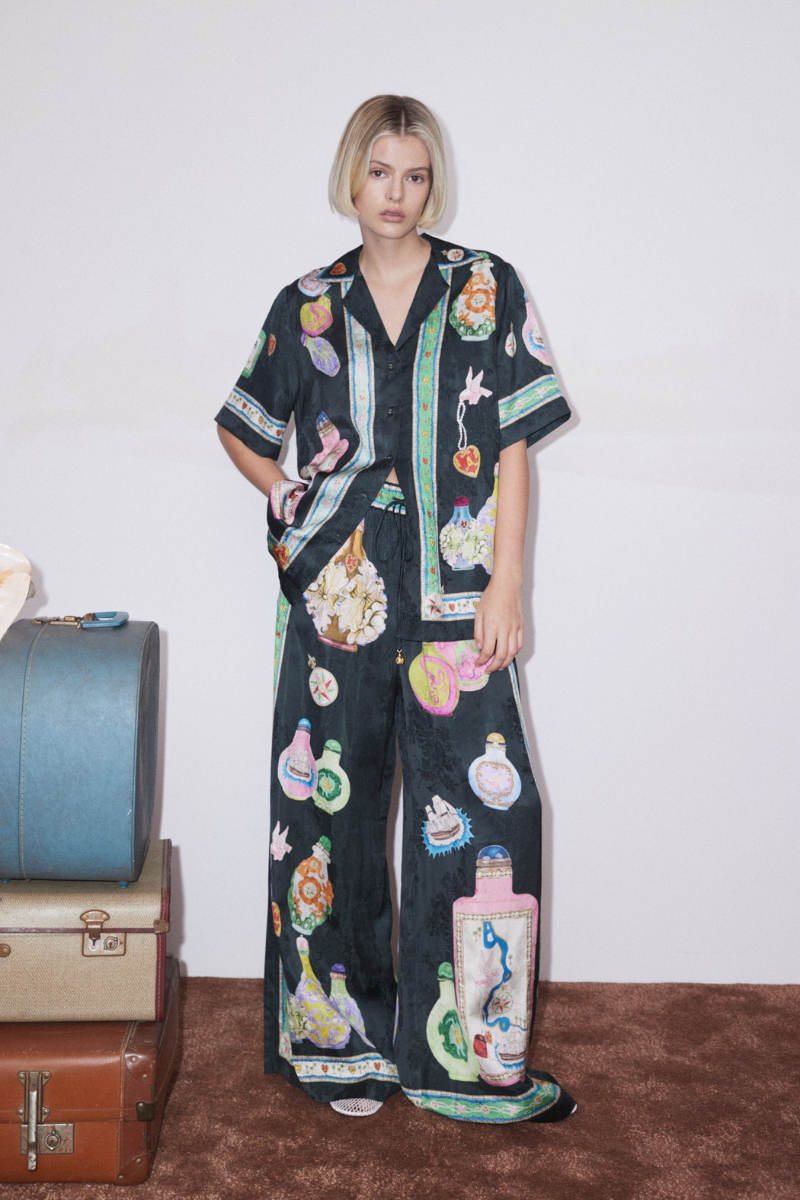 V Yakalı Desenli Pantolon Takımı