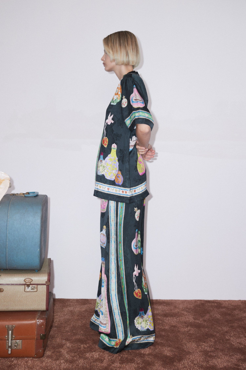 V Yakalı Desenli Pantolon Takımı