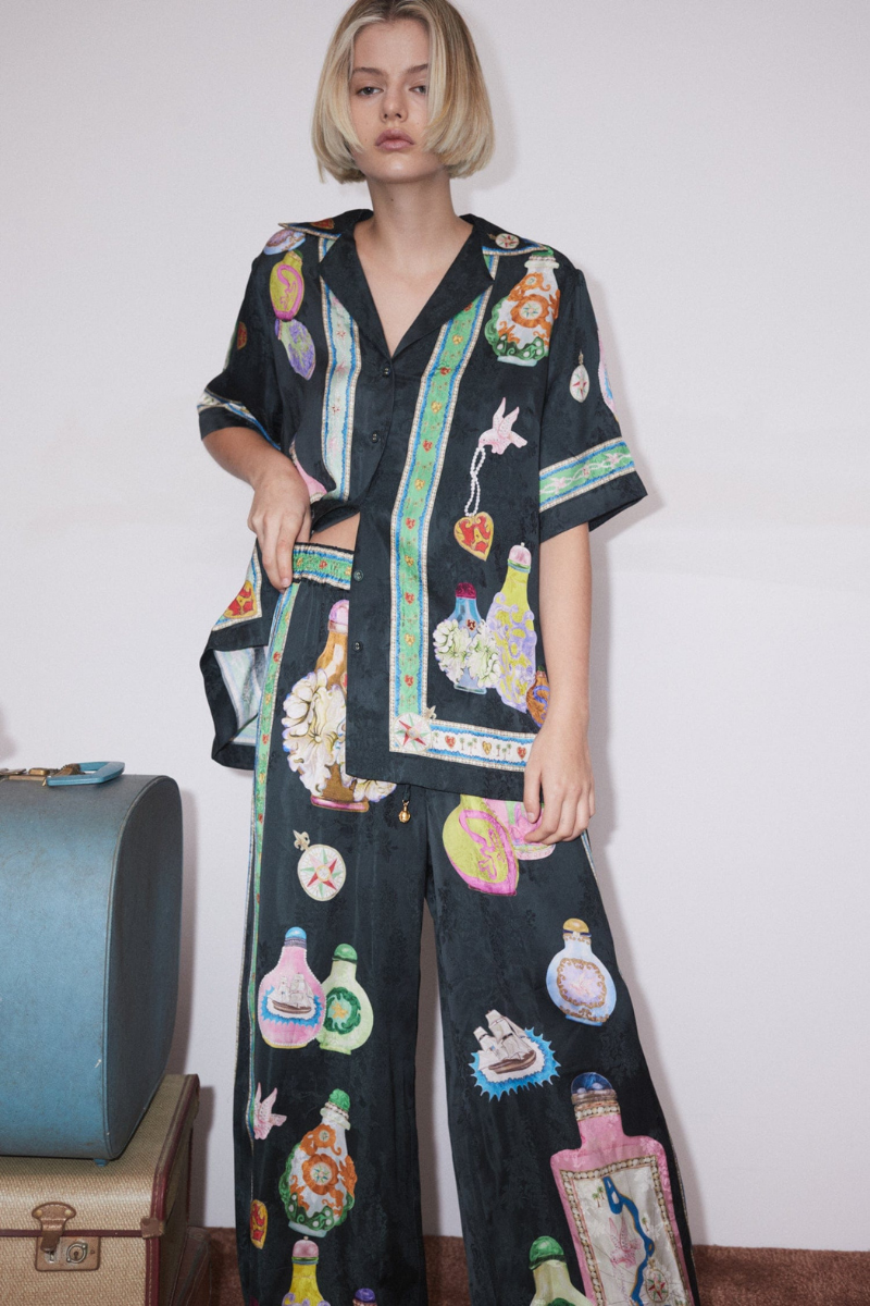 V Yakalı Desenli Pantolon Takımı