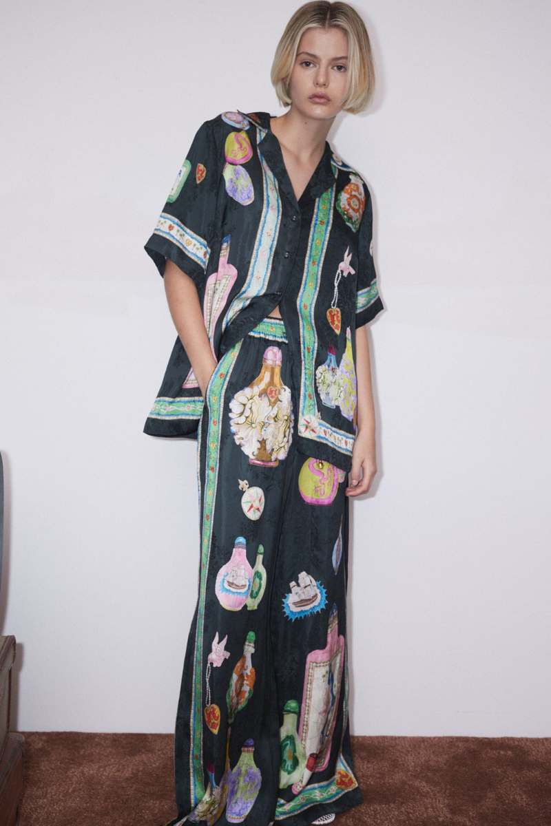 V Yakalı Desenli Pantolon Takımı