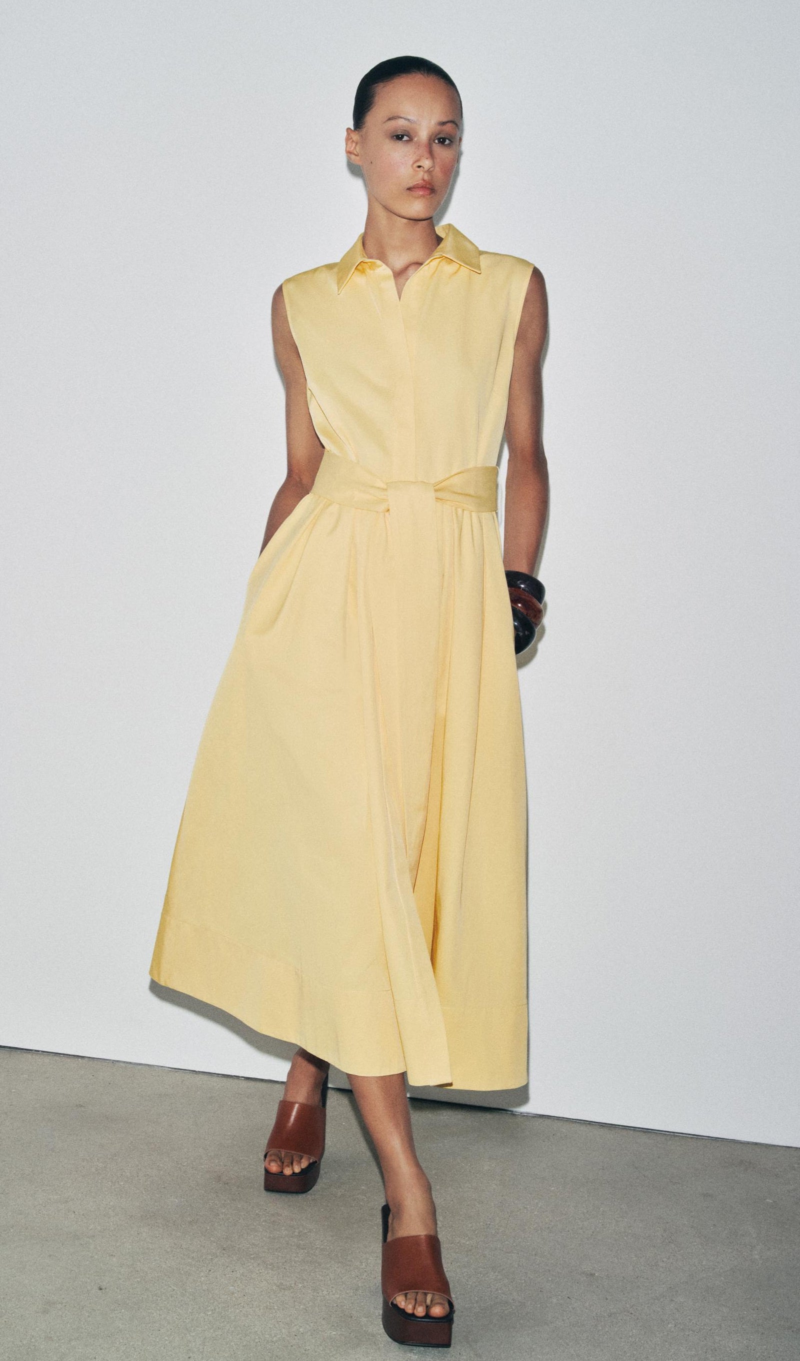 Kolsuz Kemerli Gömlek Midi Elbise